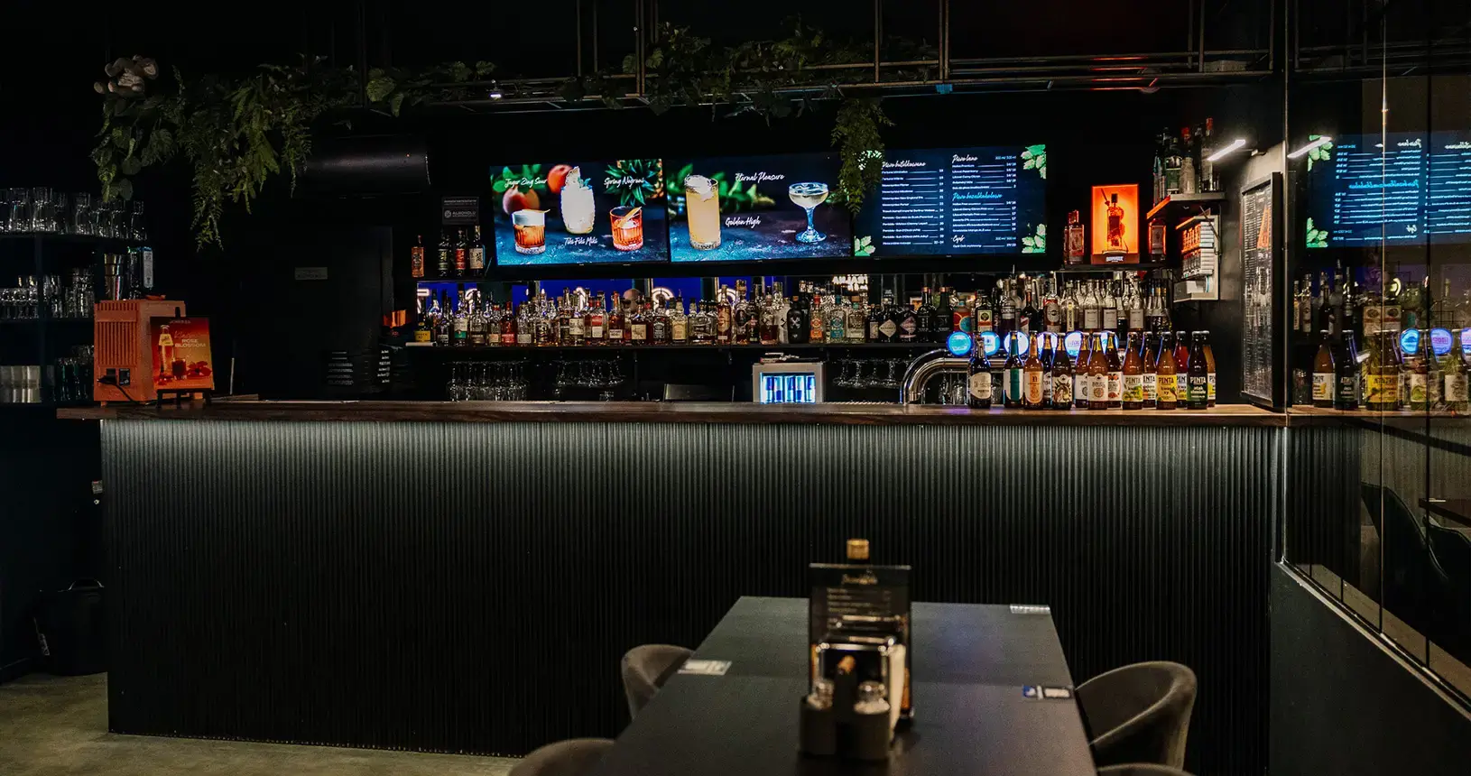 Strefa barowa na parterze