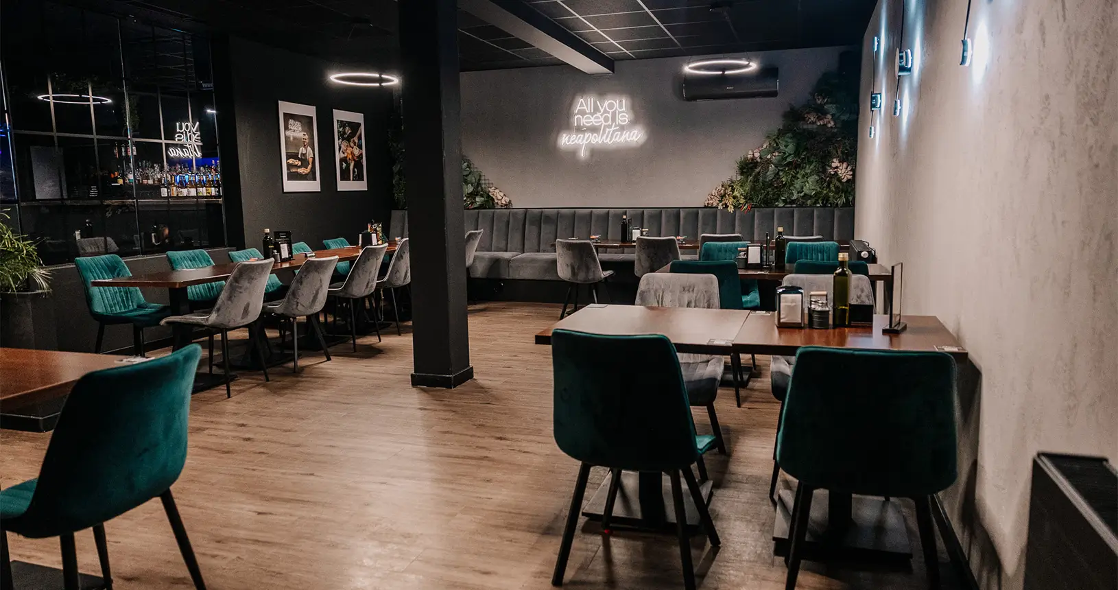 Strefa restauracyjna na parterze w Hali Centralnej
