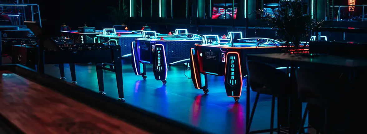 Czym jest air hockey i jak działa mechanizm stołu?