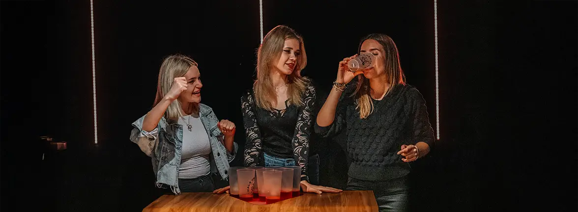Jak prawidłowo przygotować stół do Beer Ponga i ustawić kubki?