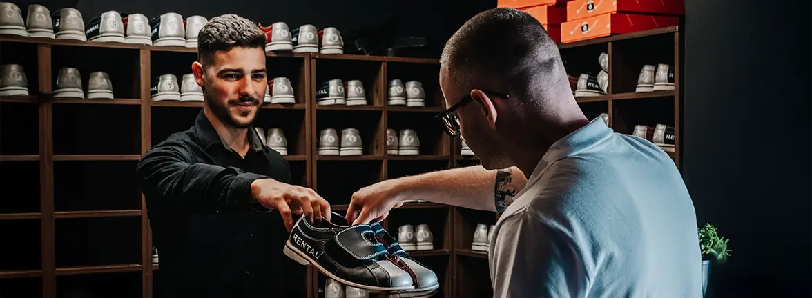 Dlaczego zakładanie specjalnych butów do kręgli jest obowiązkowe?