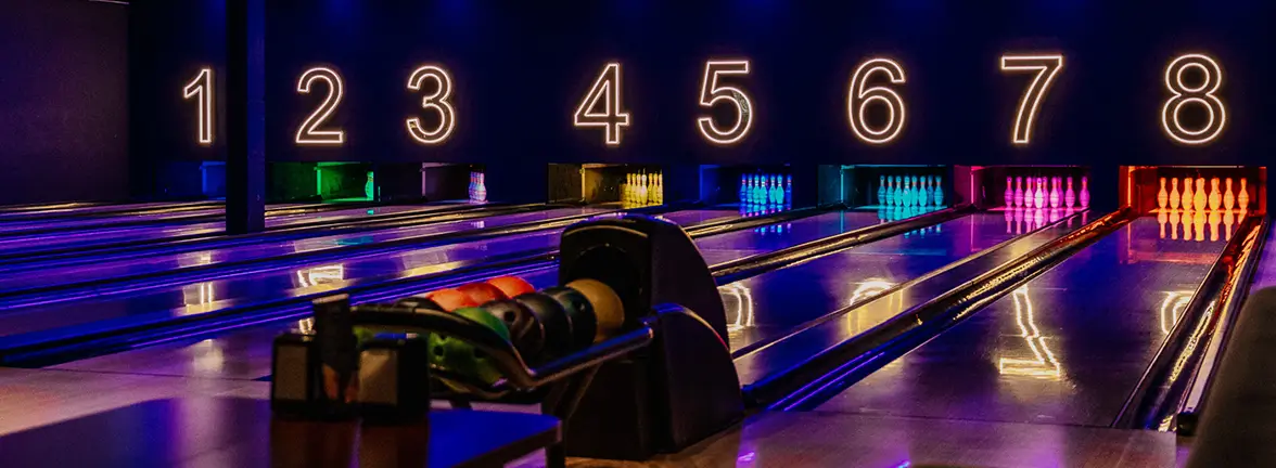 Jak liczona jest punktacja oraz co to jest Strike i Spare?