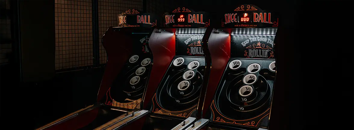 Jakie wersje Skeeballa umożliwiają rozgrywkę online i interaktywną zabawę na festynach?